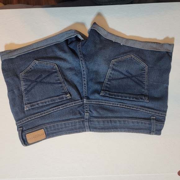Aeropostale designed in NYC MIDI size 6 shorts - Picture 2 of 7